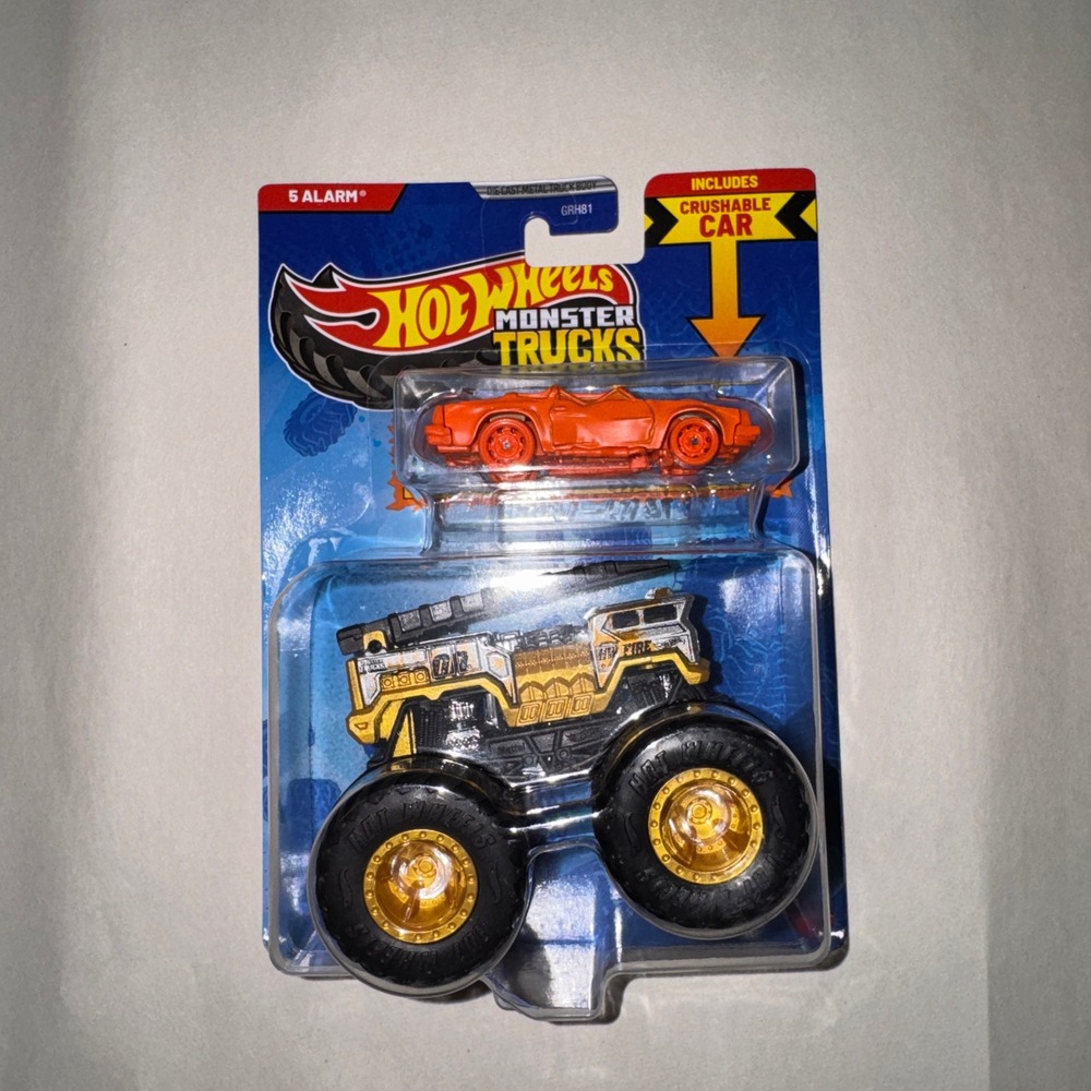 Hot Wheels‎ Monster Trucks 5 Alarm Gold Silver Die-Cast with Crushable Car GRH81